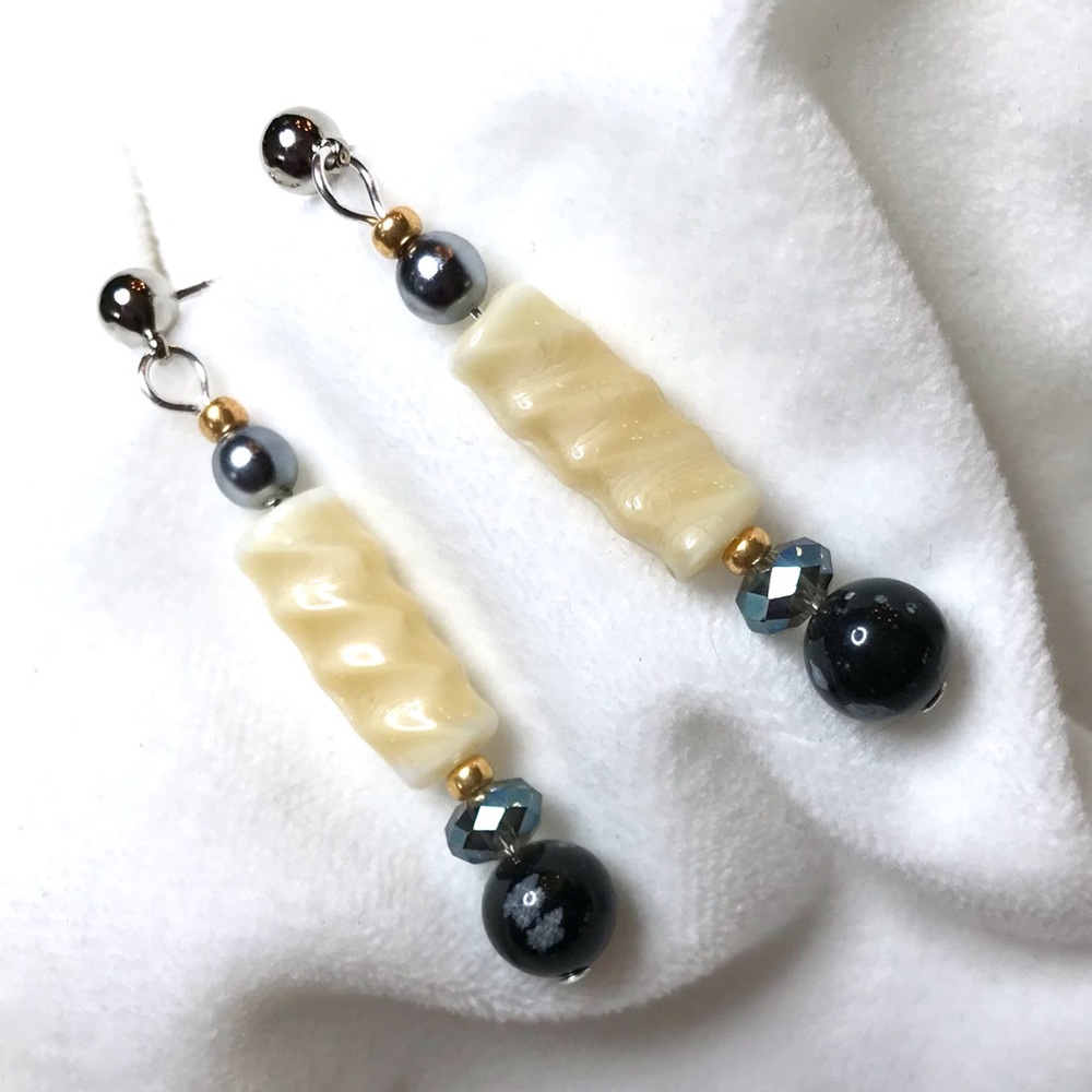 Handmade Earrings with Vintage and Modern Elements (E02-2H) New Without Tags - Picture 4 of 6
